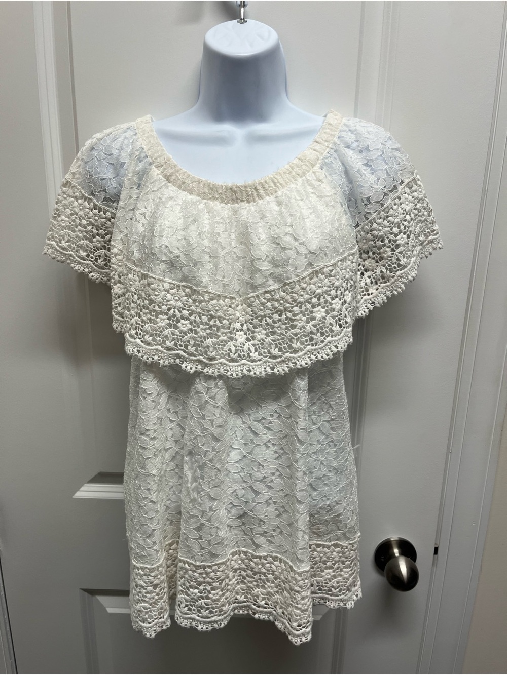 Soft Surroundings Lace Flounce Tunic Top Cream White Floral Crochet Size M